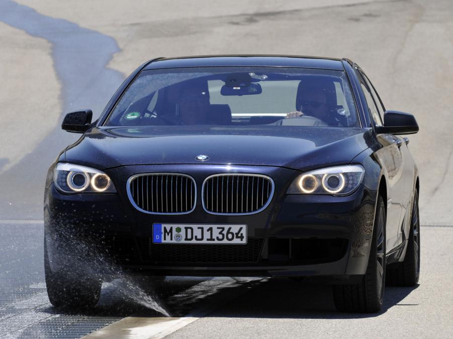  BMW 750Li xDrive 2008 года  (фото 7 из 16)